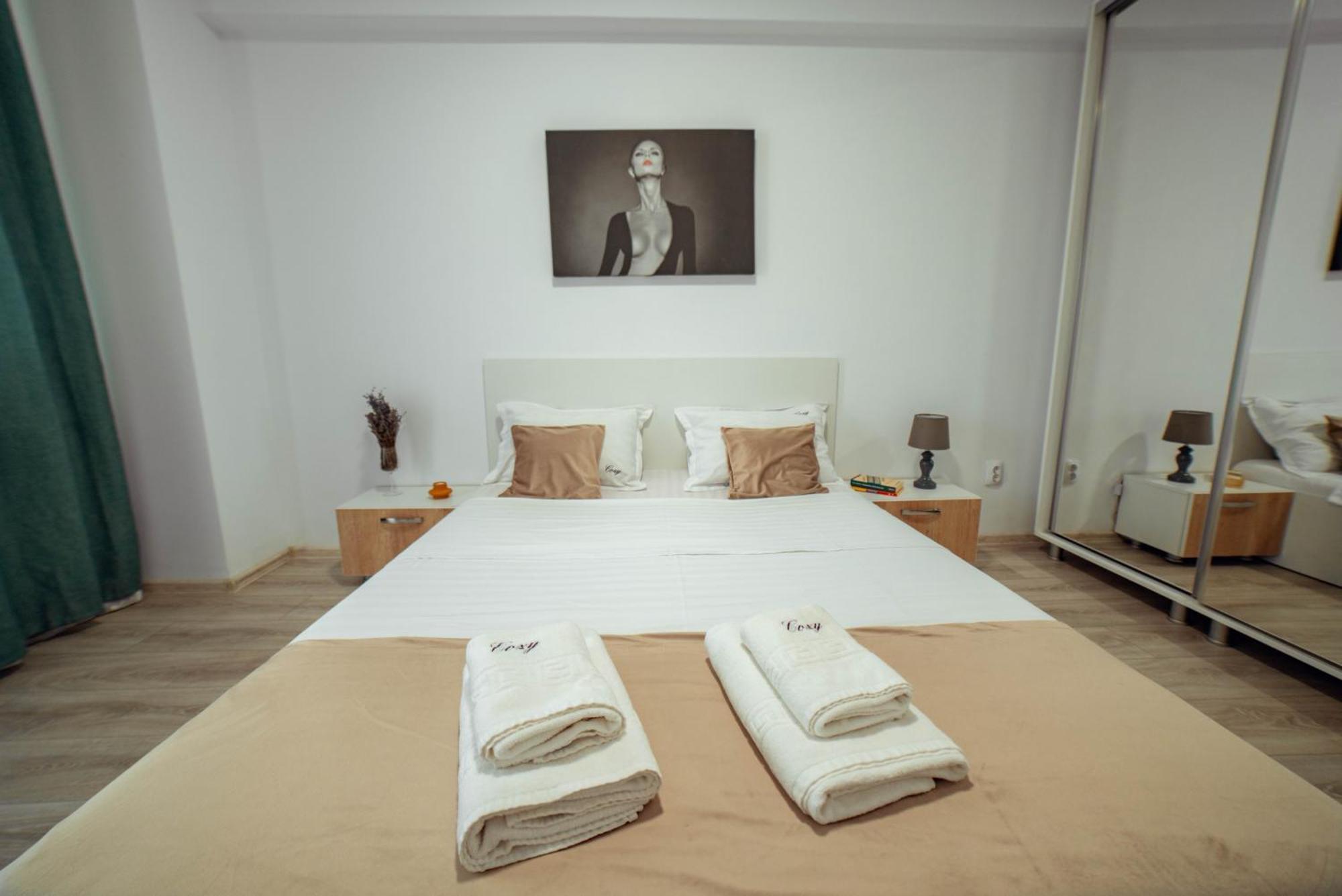 Cozy Apartments - One Residence 雅西 外观 照片